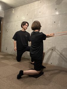パーソナルトレーニングと通常のジムトレーニングの違いは？それぞれの特徴をご紹介